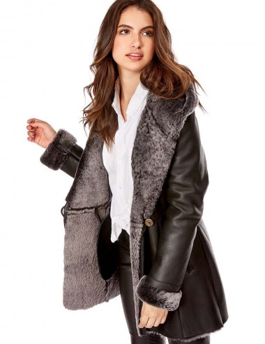 Manteau en peau retournée...